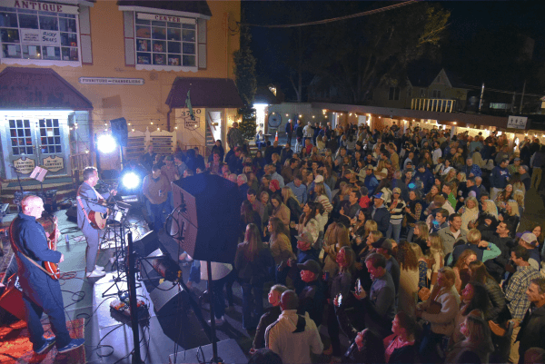 Andrew Deerin 2023 at GIGS Courtyard, October 7, 2023 - photo 14