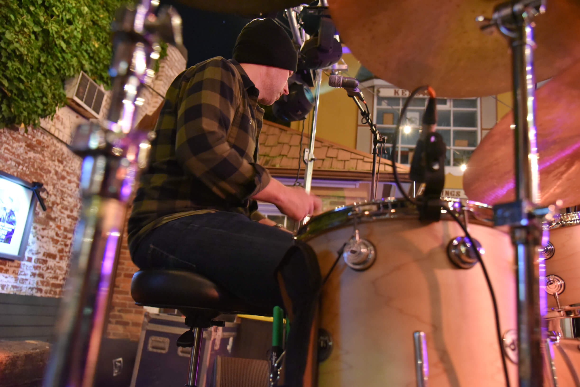 Andrew Deerin at GIGS Courtyard, October 15, 2022 - photo 36