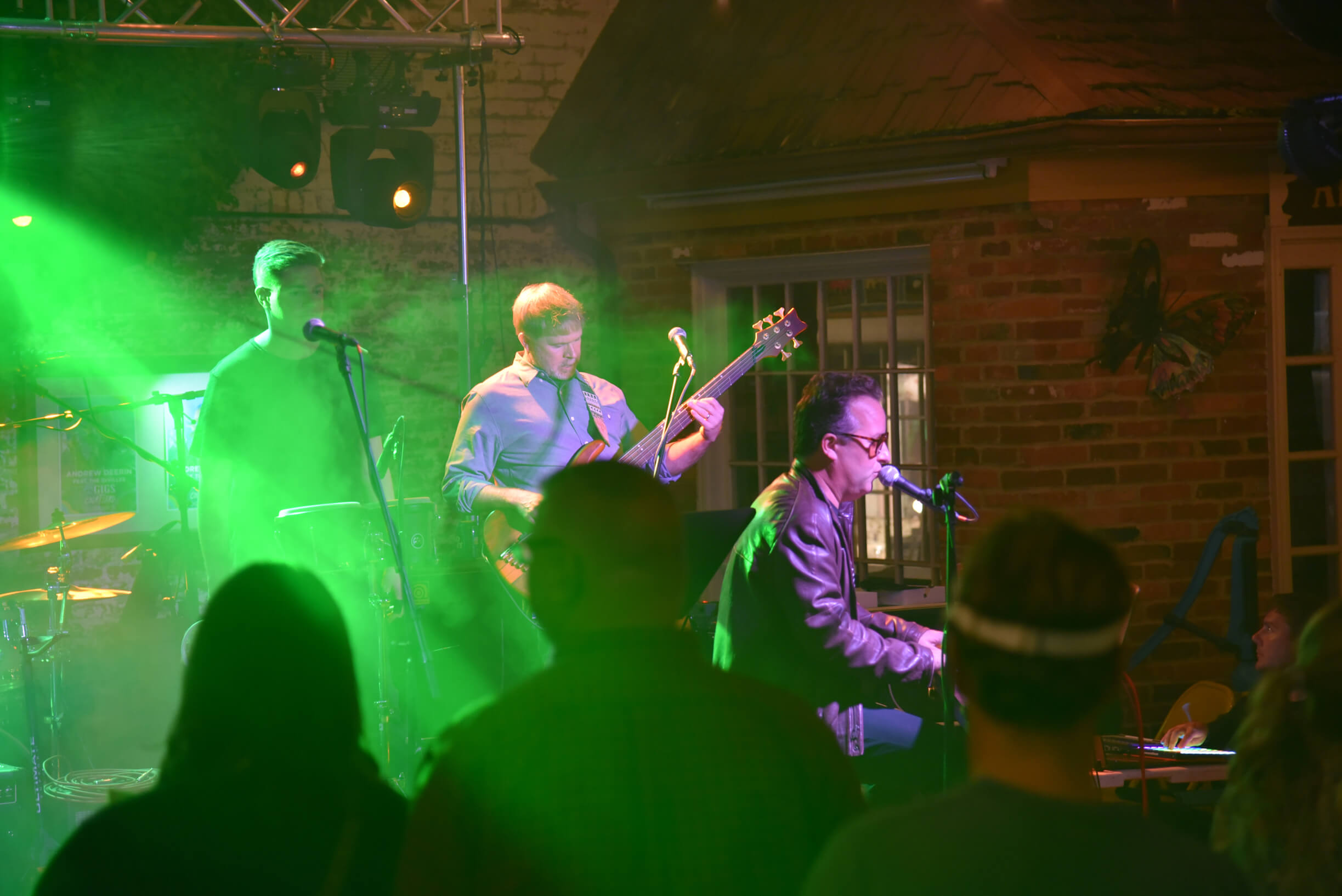 Andrew Deerin at GIGS Courtyard, October 15, 2022 - photo 16