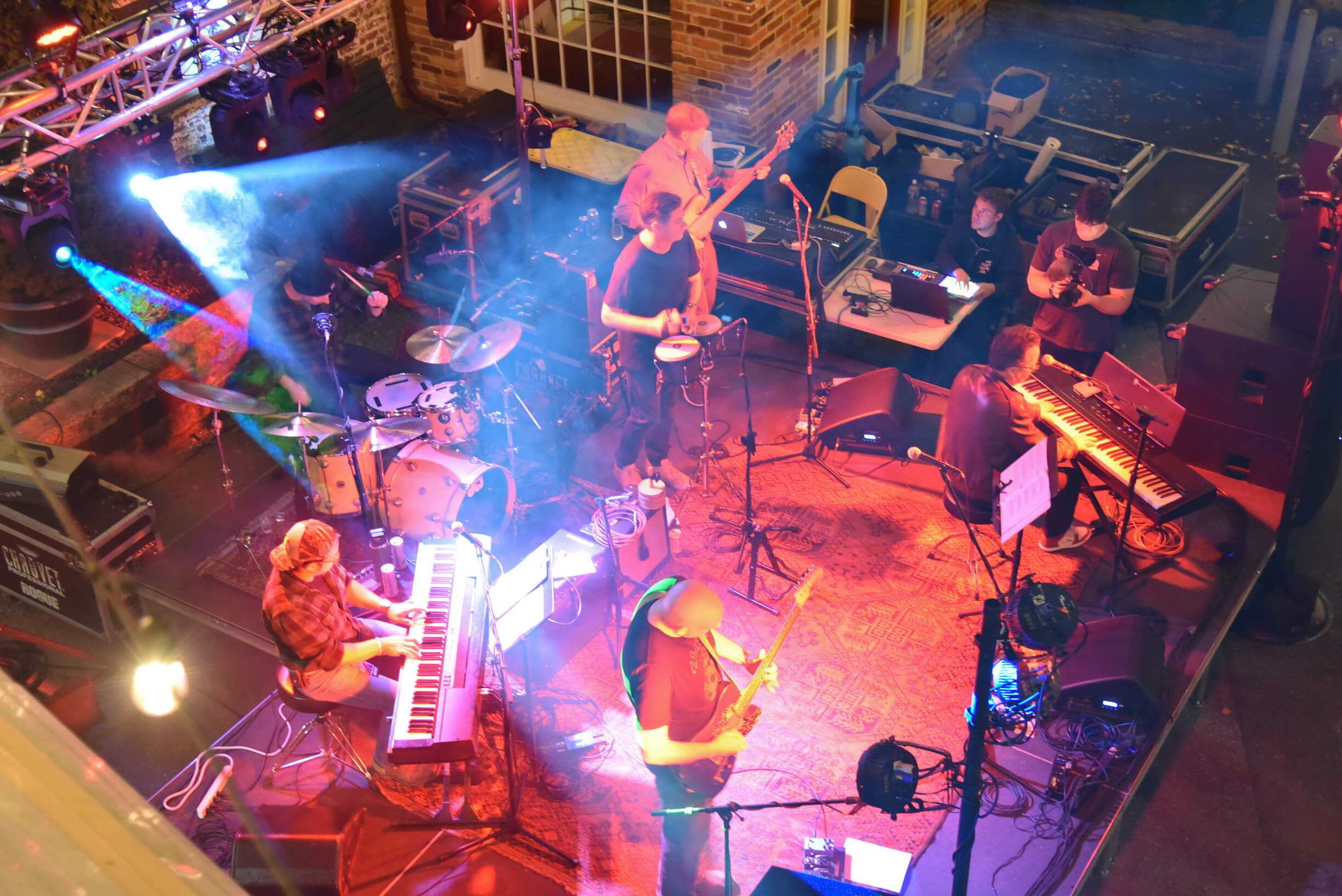 Andrew Deerin at GIGS Courtyard, October 15, 2022 - photo 15