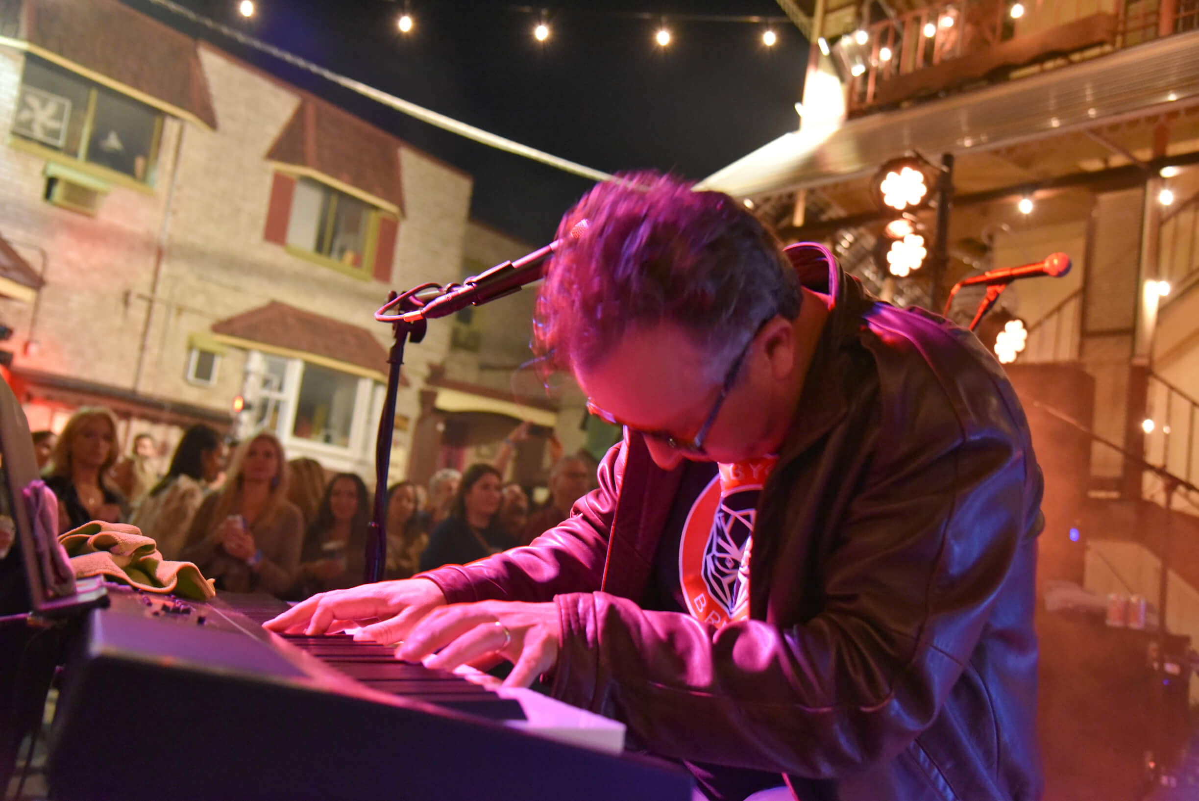 Andrew Deerin at GIGS Courtyard, October 15, 2022 - photo 23