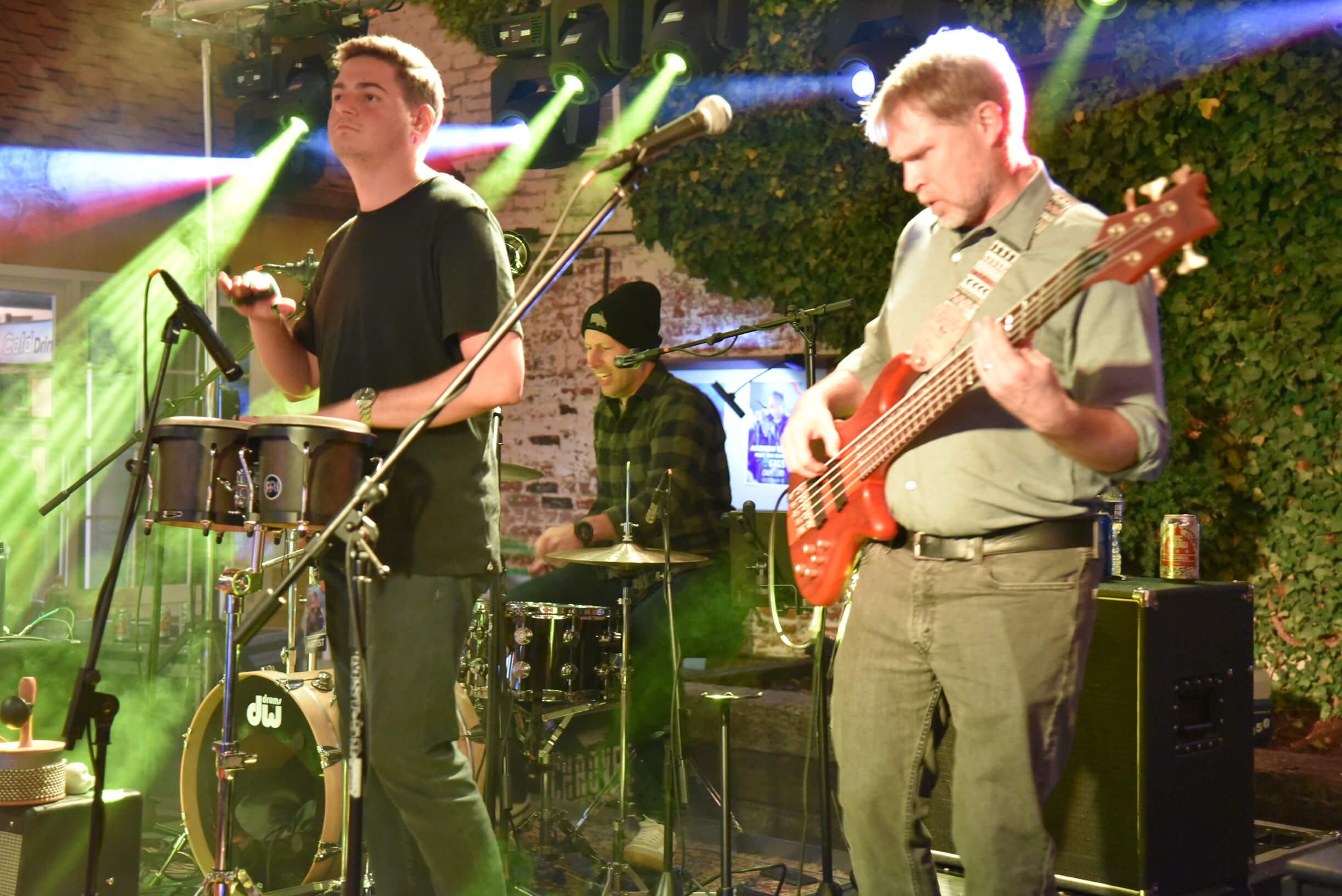 Andrew Deerin at GIGS Courtyard, October 15, 2022 - photo 13