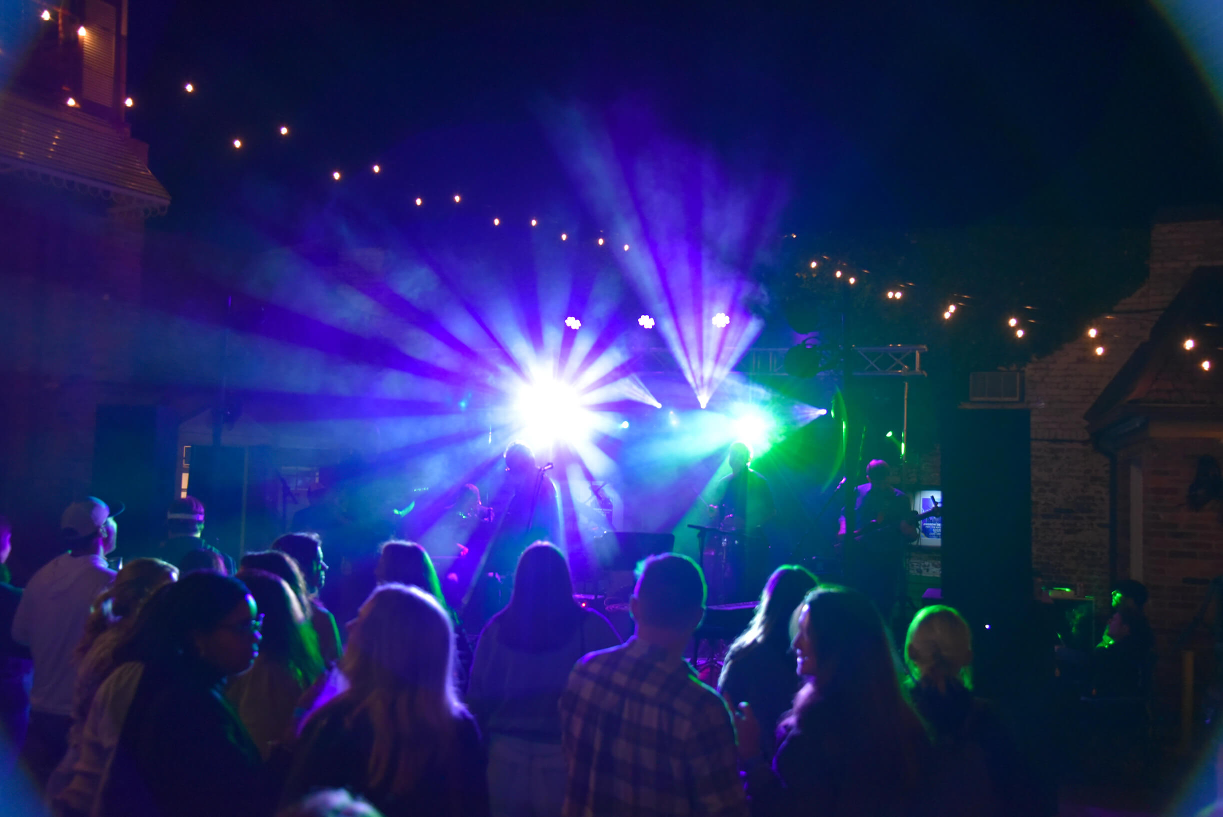 Andrew Deerin at GIGS Courtyard, October 15, 2022 - photo 14