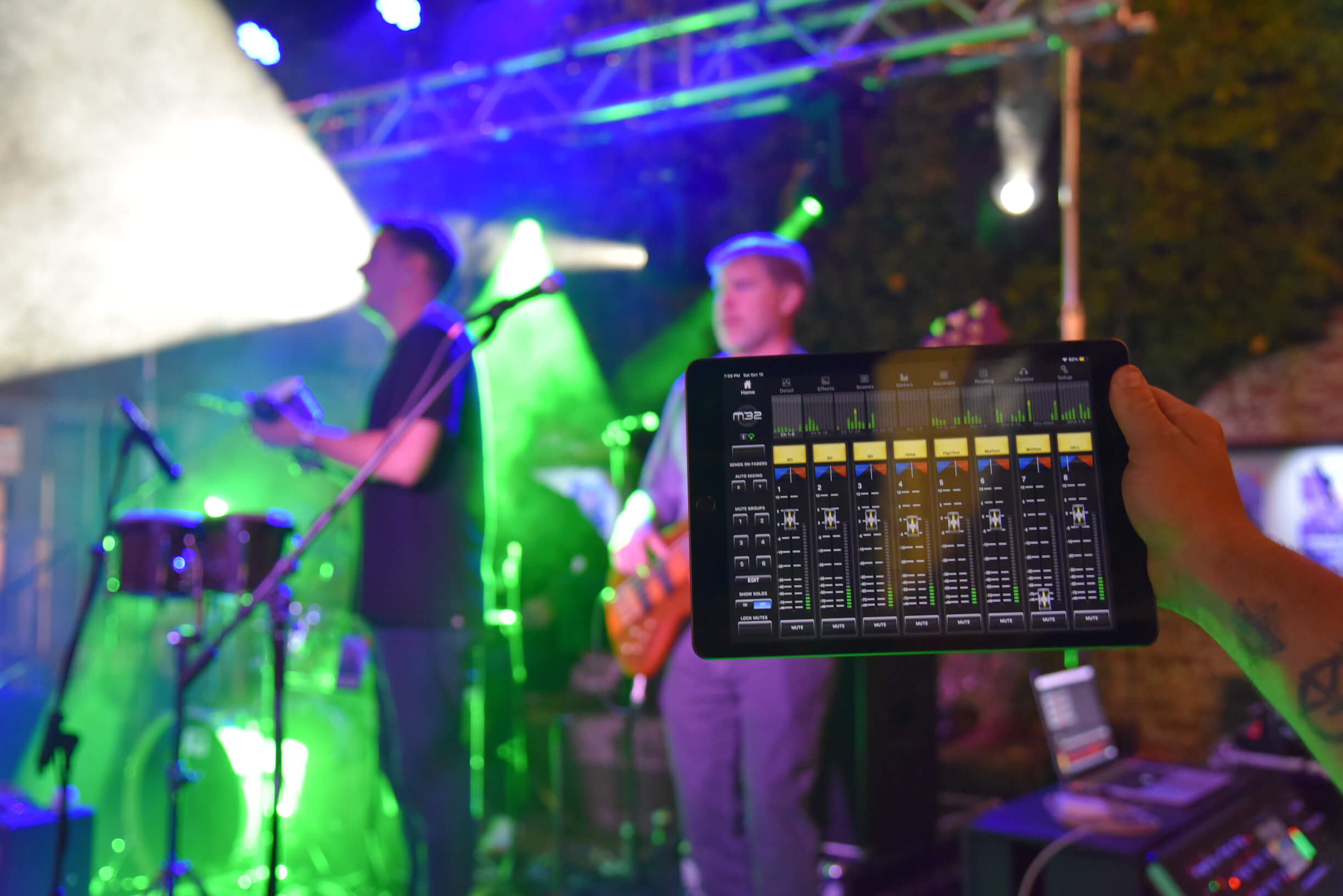 Andrew Deerin at GIGS Courtyard, October 15, 2022 - photo 28