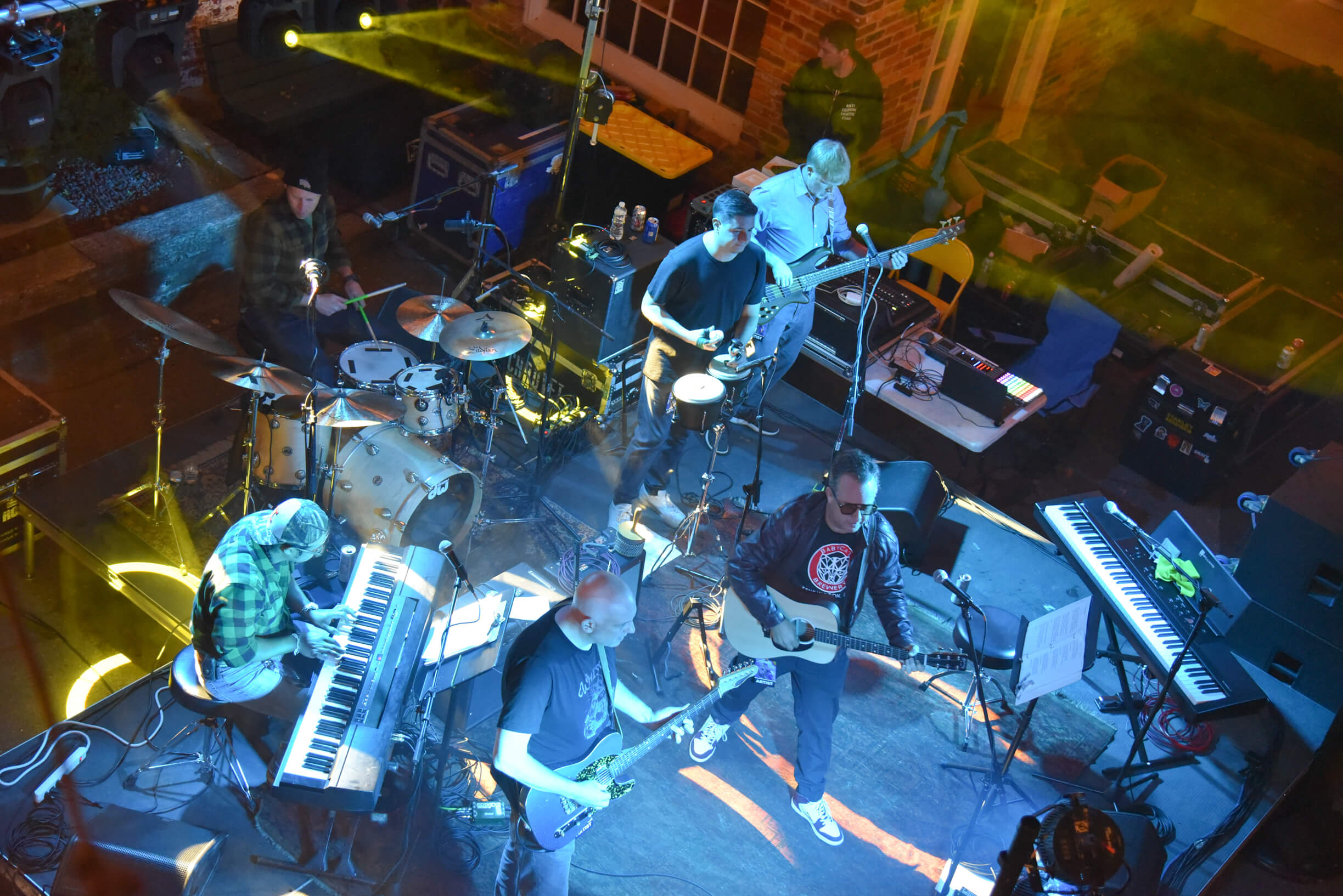 Andrew Deerin at GIGS Courtyard, October 15, 2022 - photo 30