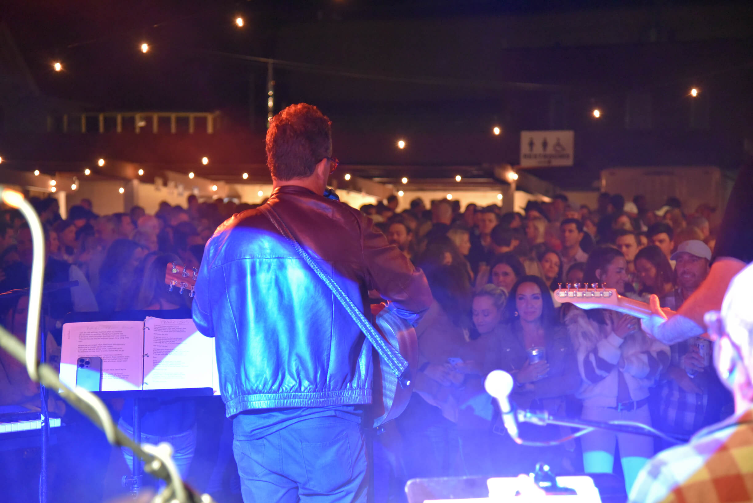 Andrew Deerin at GIGS Courtyard, October 15, 2022 - photo 33