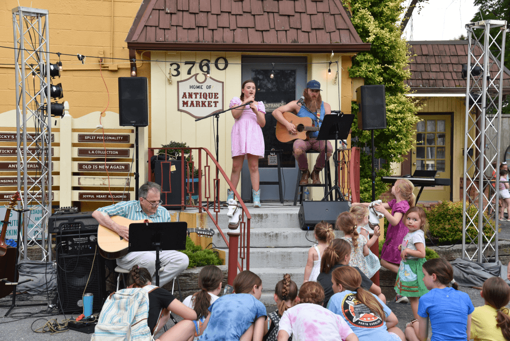 Charlotte Gaiser and Friends at GIGS Courtyard, June 2, 2023 - photo 37