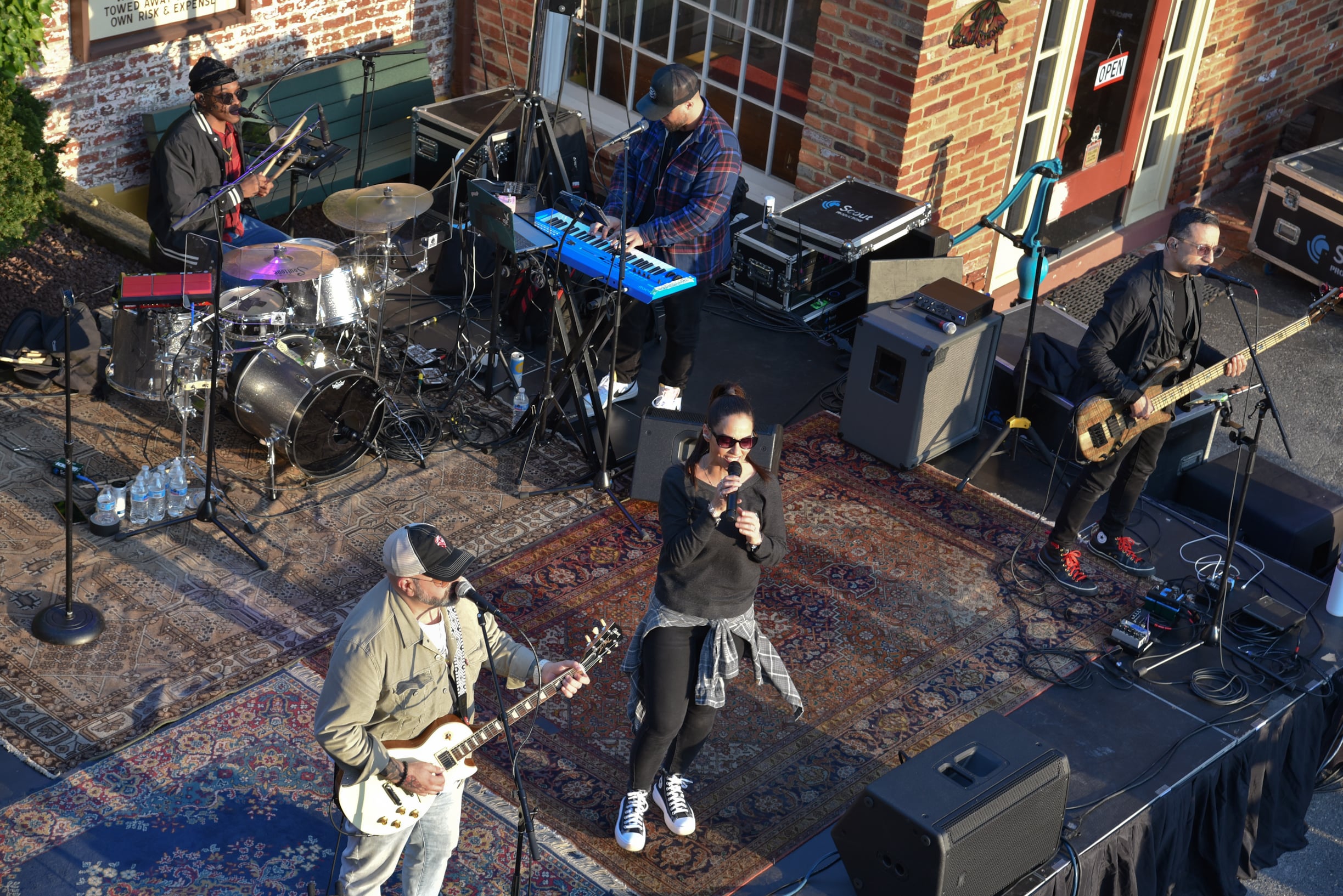 Dewey Night III at GIGS Courtyard, April 26, 2024 - photo 11