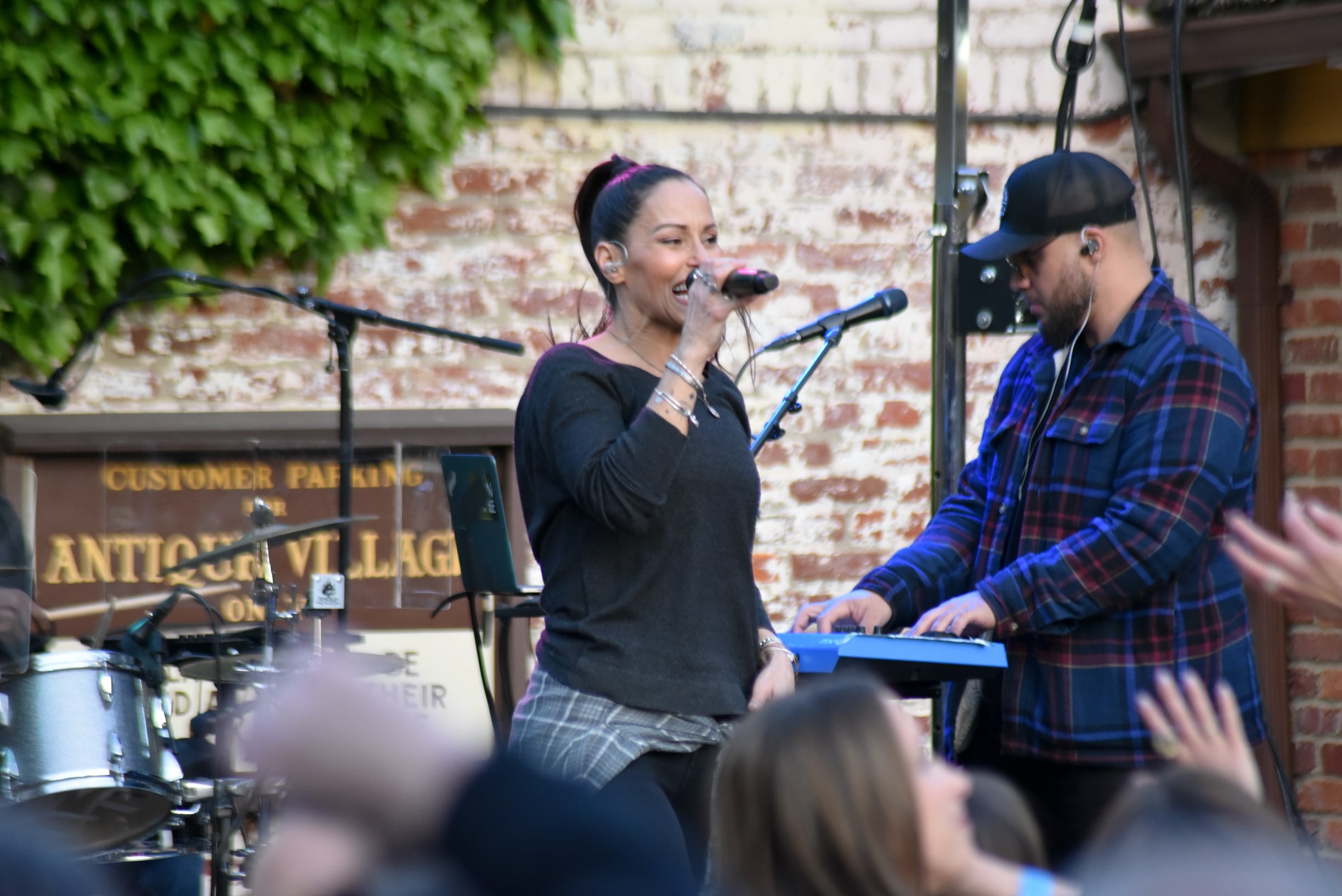 Dewey Night III at GIGS Courtyard, April 26, 2024 - photo 16
