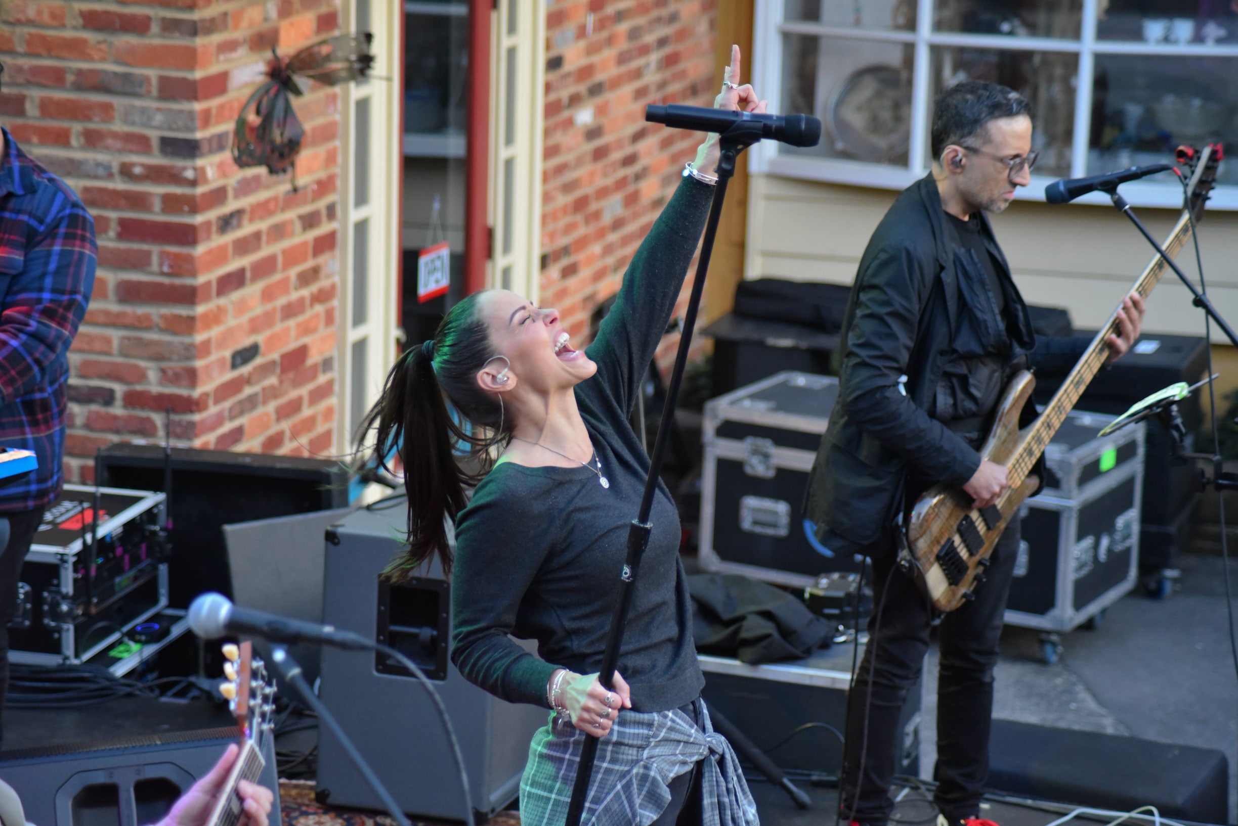 Dewey Night III at GIGS Courtyard, April 26, 2024 - photo 24