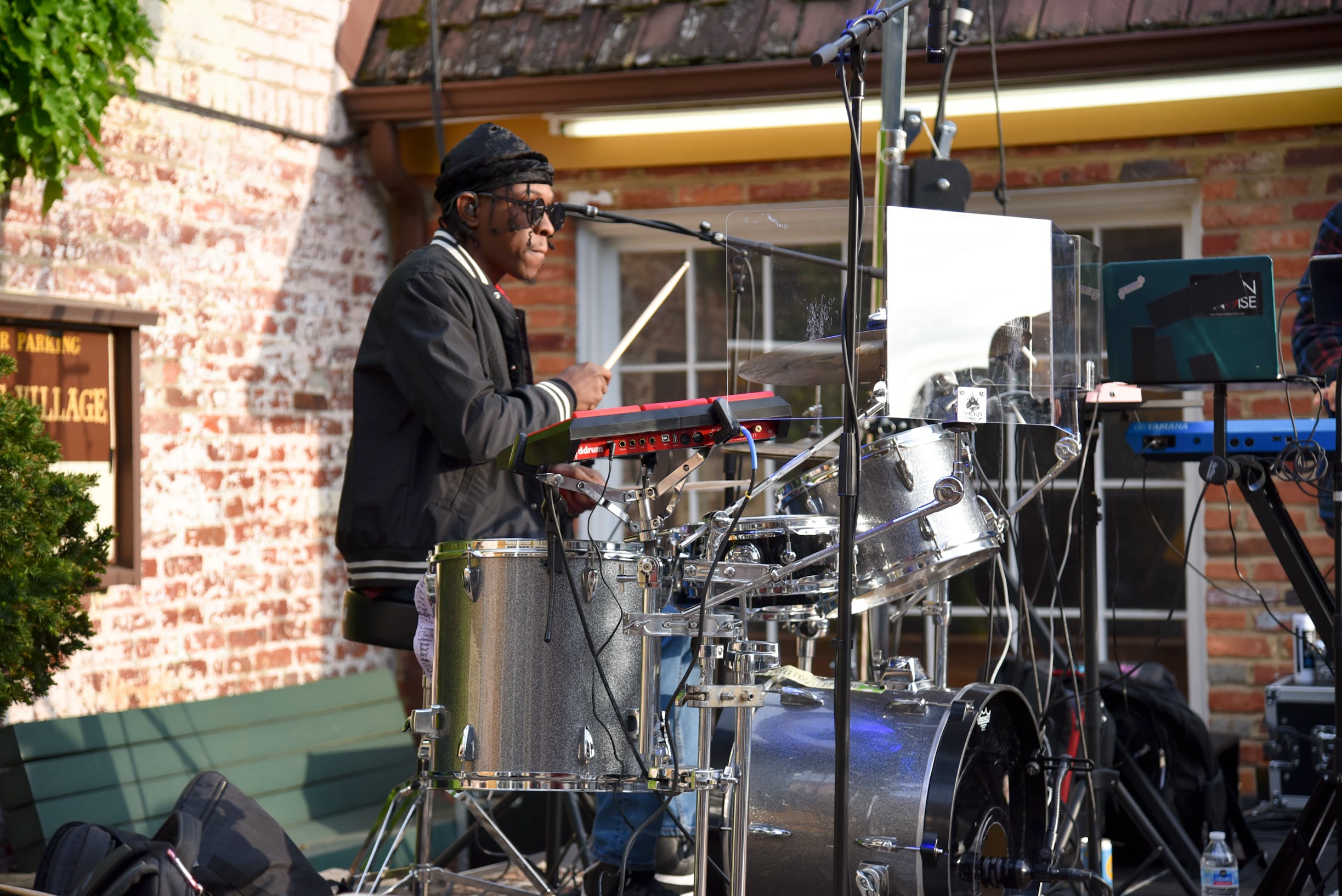 Dewey Night III at GIGS Courtyard, April 26, 2024 - photo 27