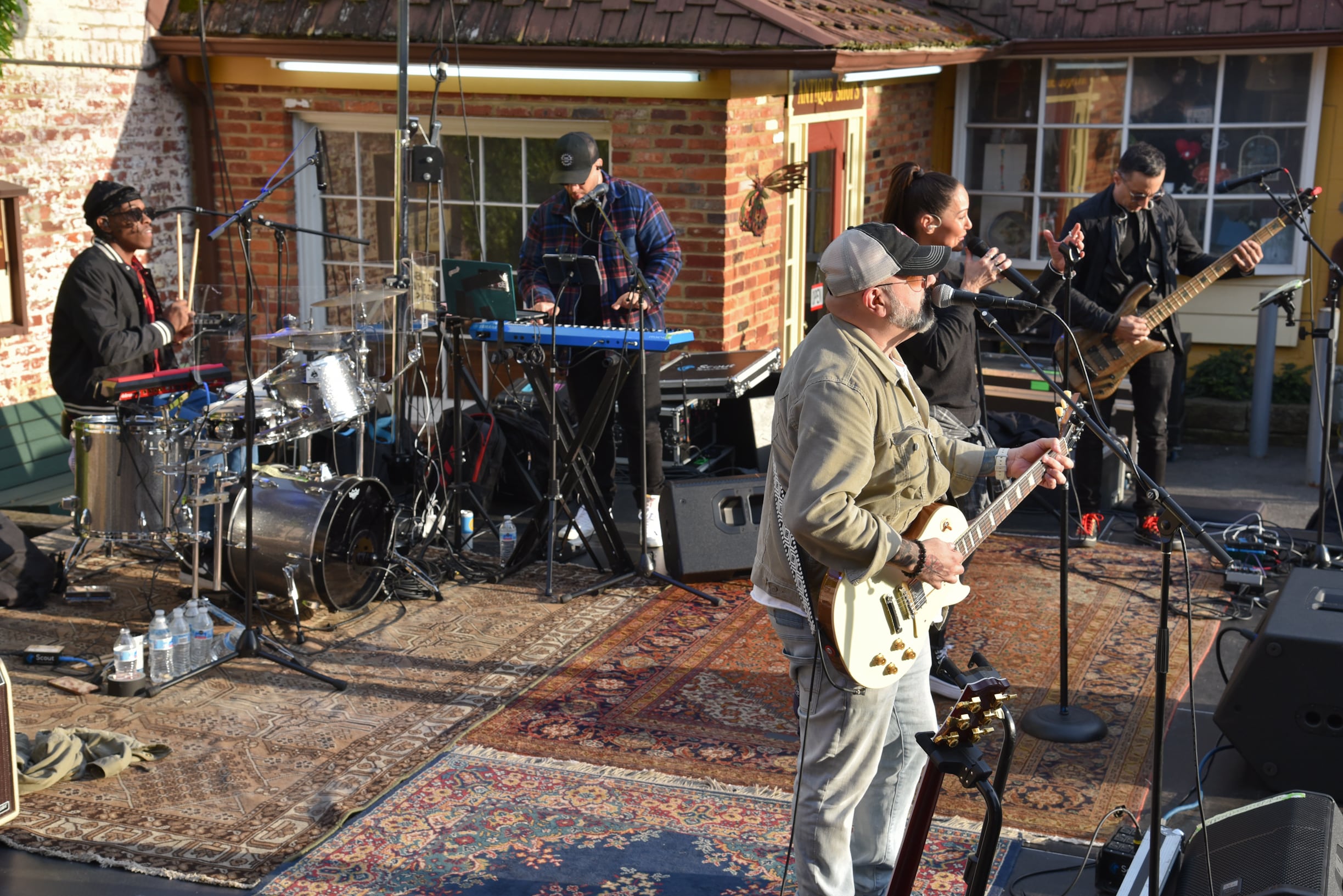 Dewey Night III at GIGS Courtyard, April 26, 2024 - photo 38