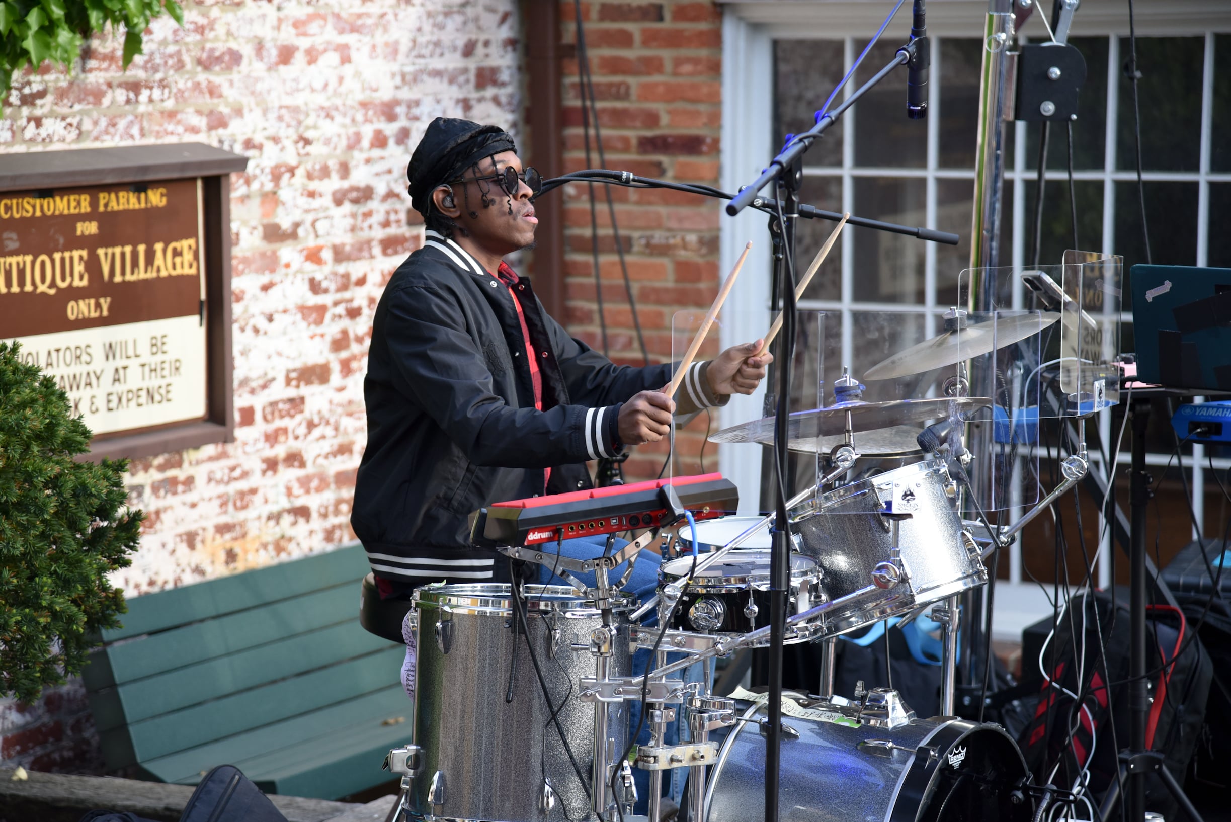 Dewey Night III at GIGS Courtyard, April 26, 2024 - photo 42