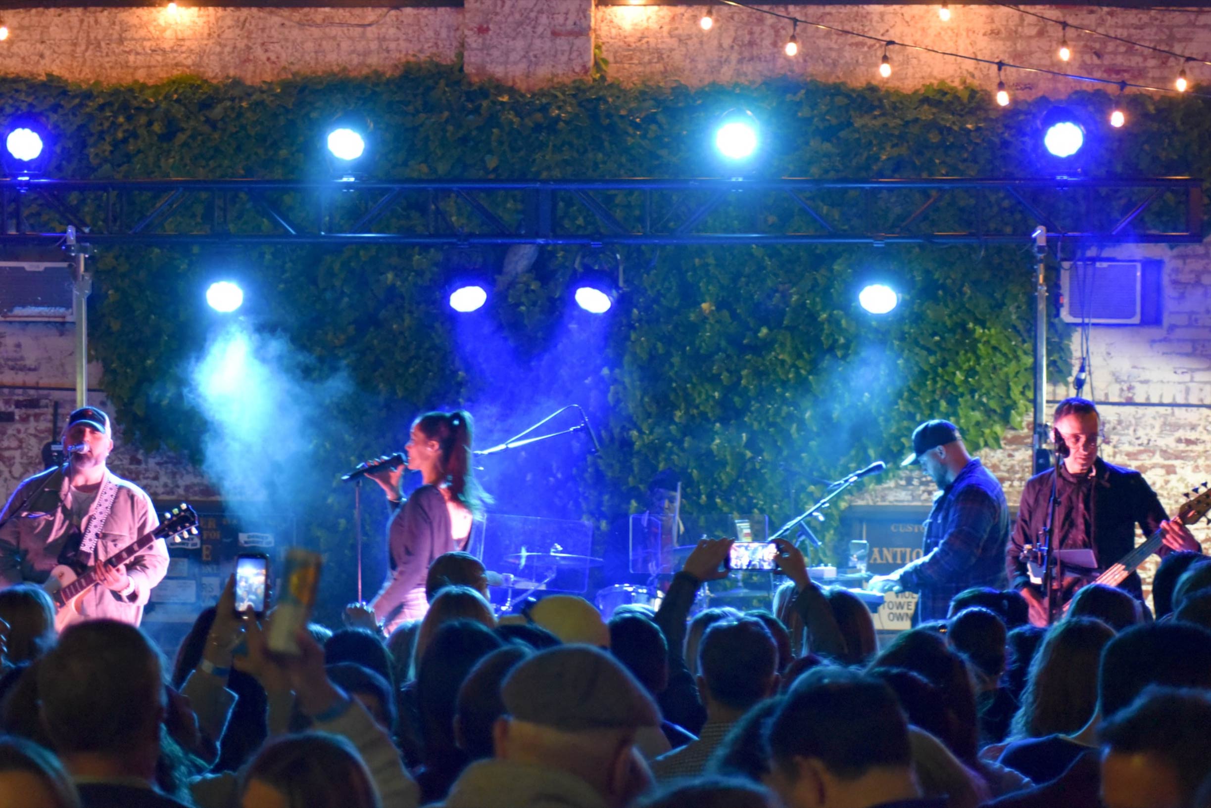 Dewey Night III at GIGS Courtyard, April 26, 2024 - photo 44
