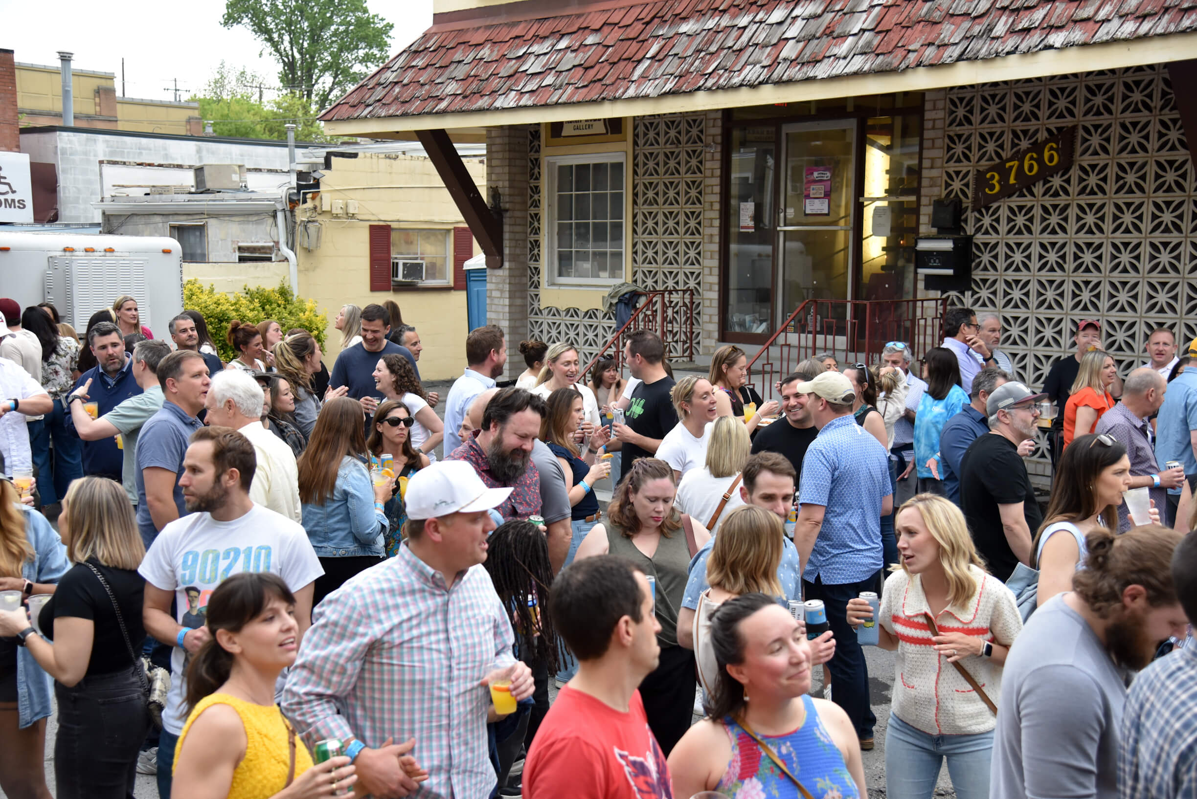 Dewey Night VI at GIGS Courtyard, April 25, 2025 - photo 10