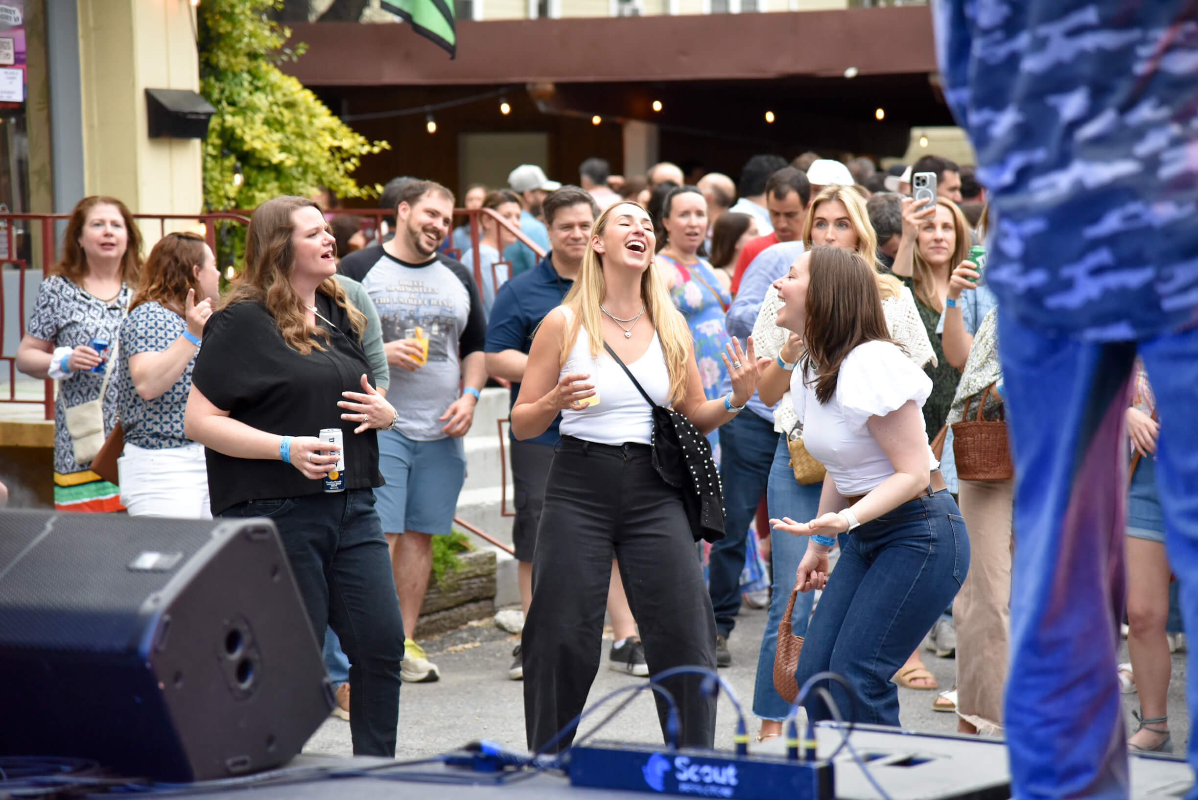 Dewey Night VI at GIGS Courtyard, April 25, 2025 - photo 12