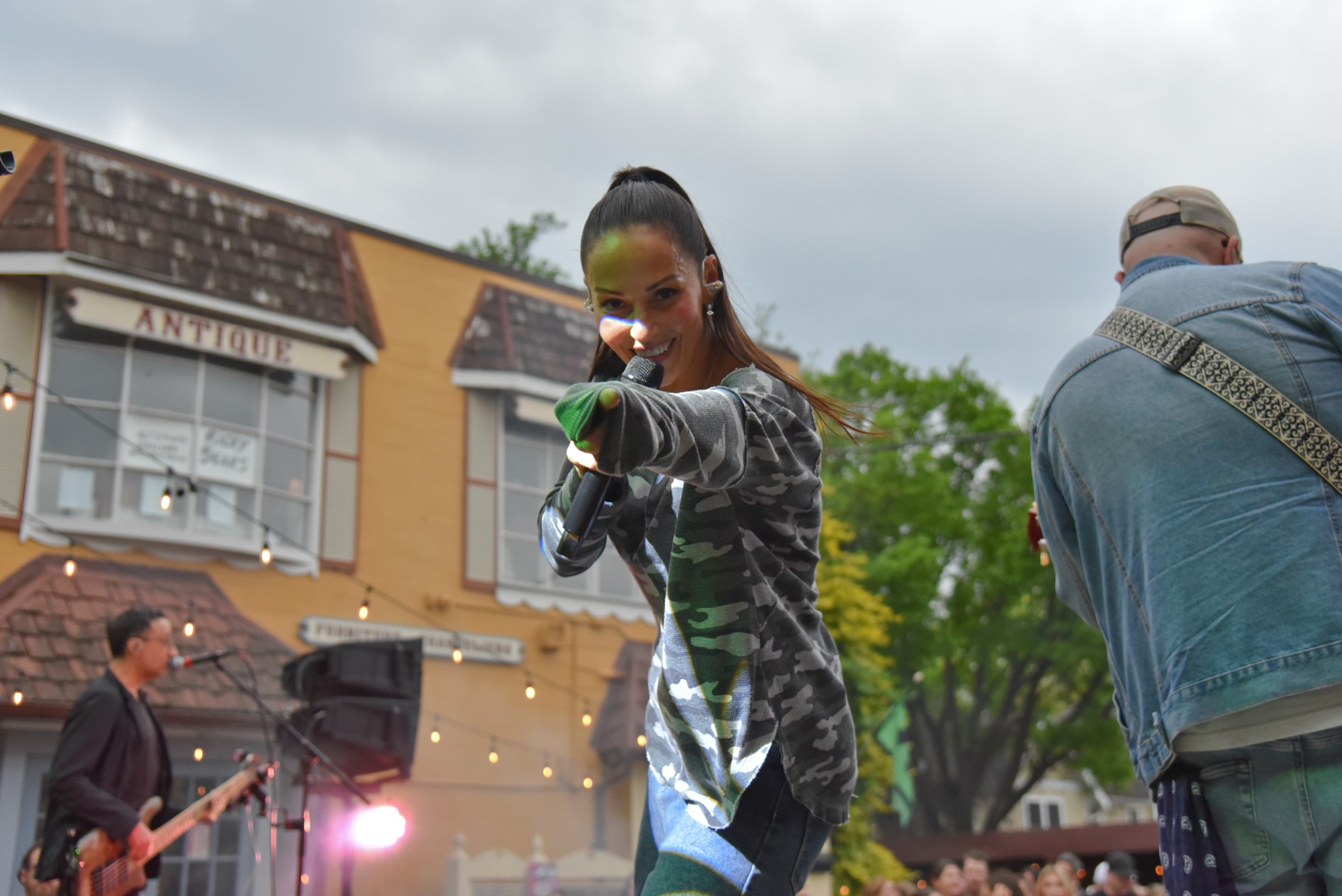 Dewey Night VI at GIGS Courtyard, April 25, 2025 - photo 19