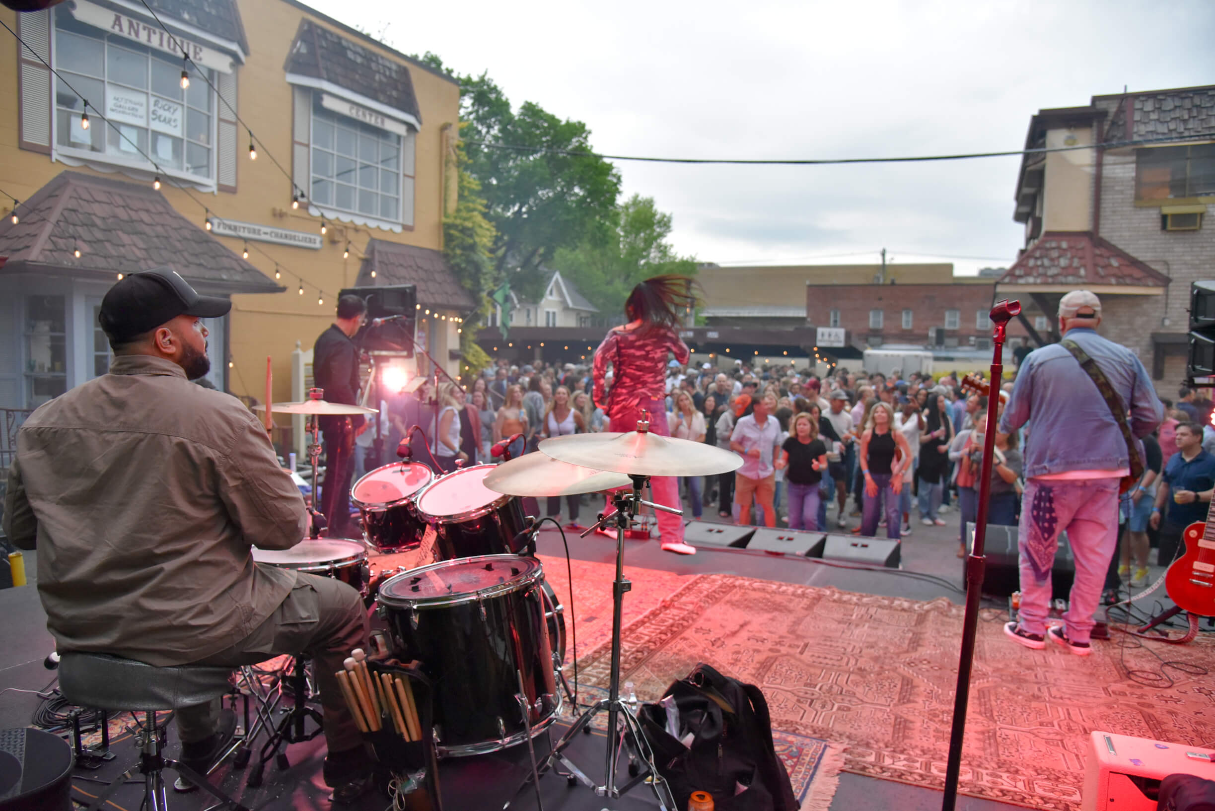Dewey Night VI at GIGS Courtyard, April 25, 2025 - photo 25