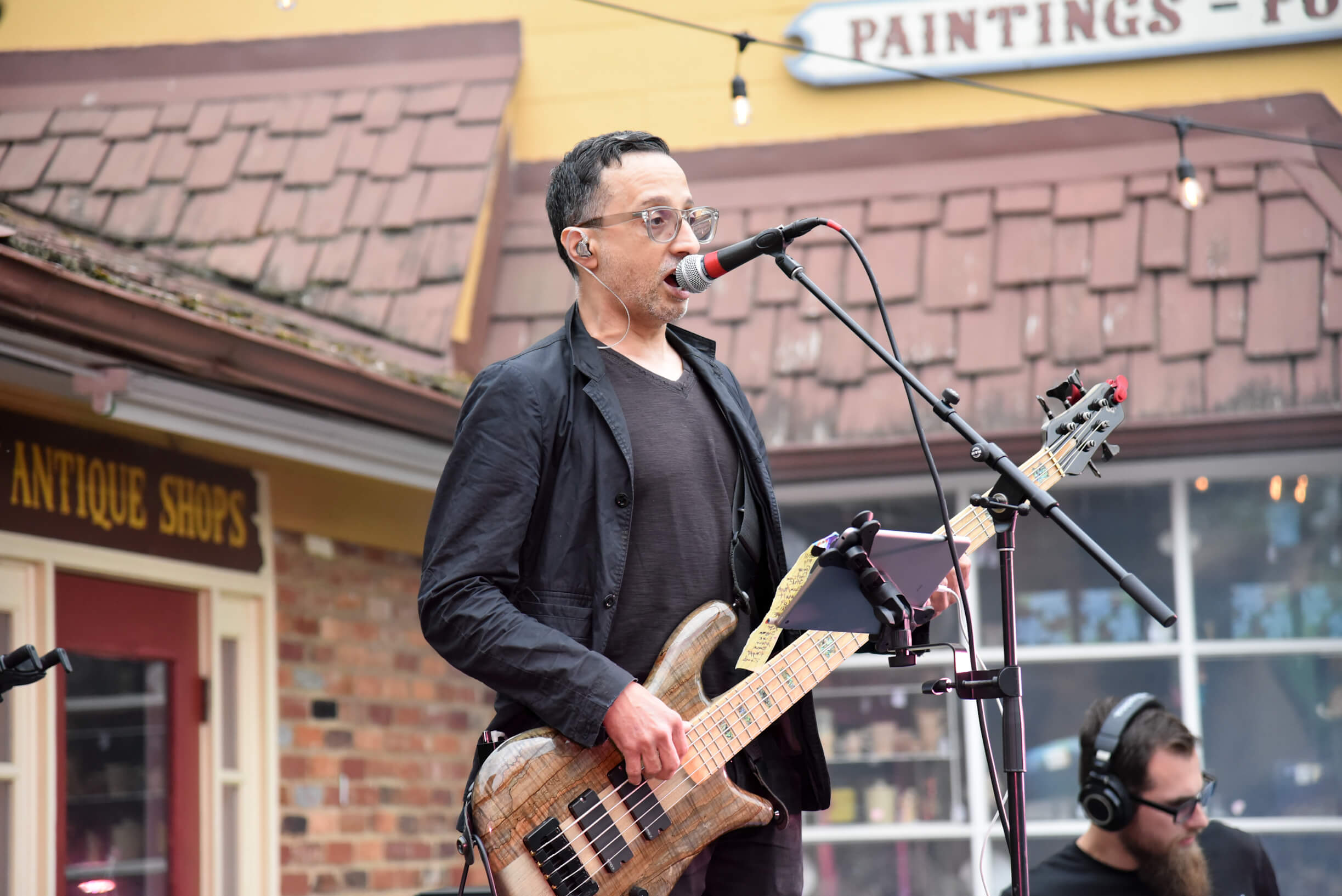 Dewey Night VI at GIGS Courtyard, April 25, 2025 - photo 6