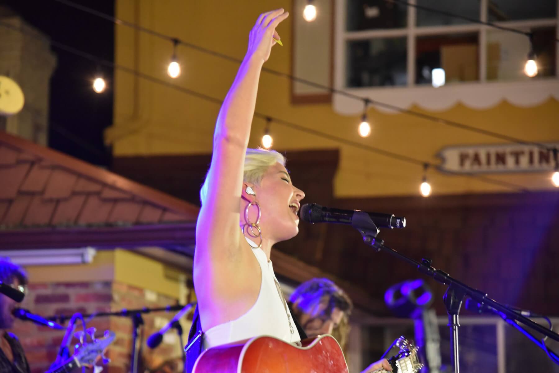 Maggie Rose at GIGS Courtyard, October 2, 2021 - photo 20