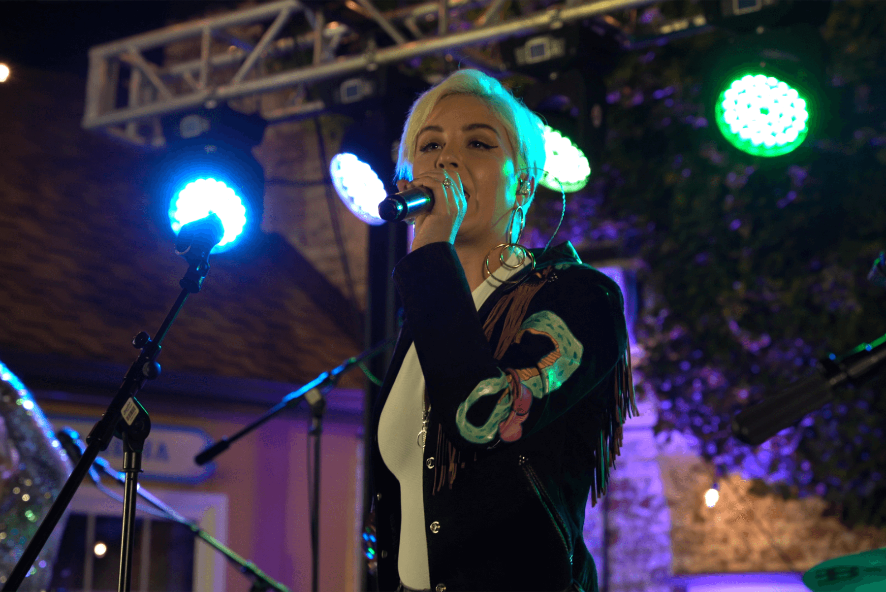 Maggie Rose at GIGS Courtyard, October 2, 2021 - photo 14