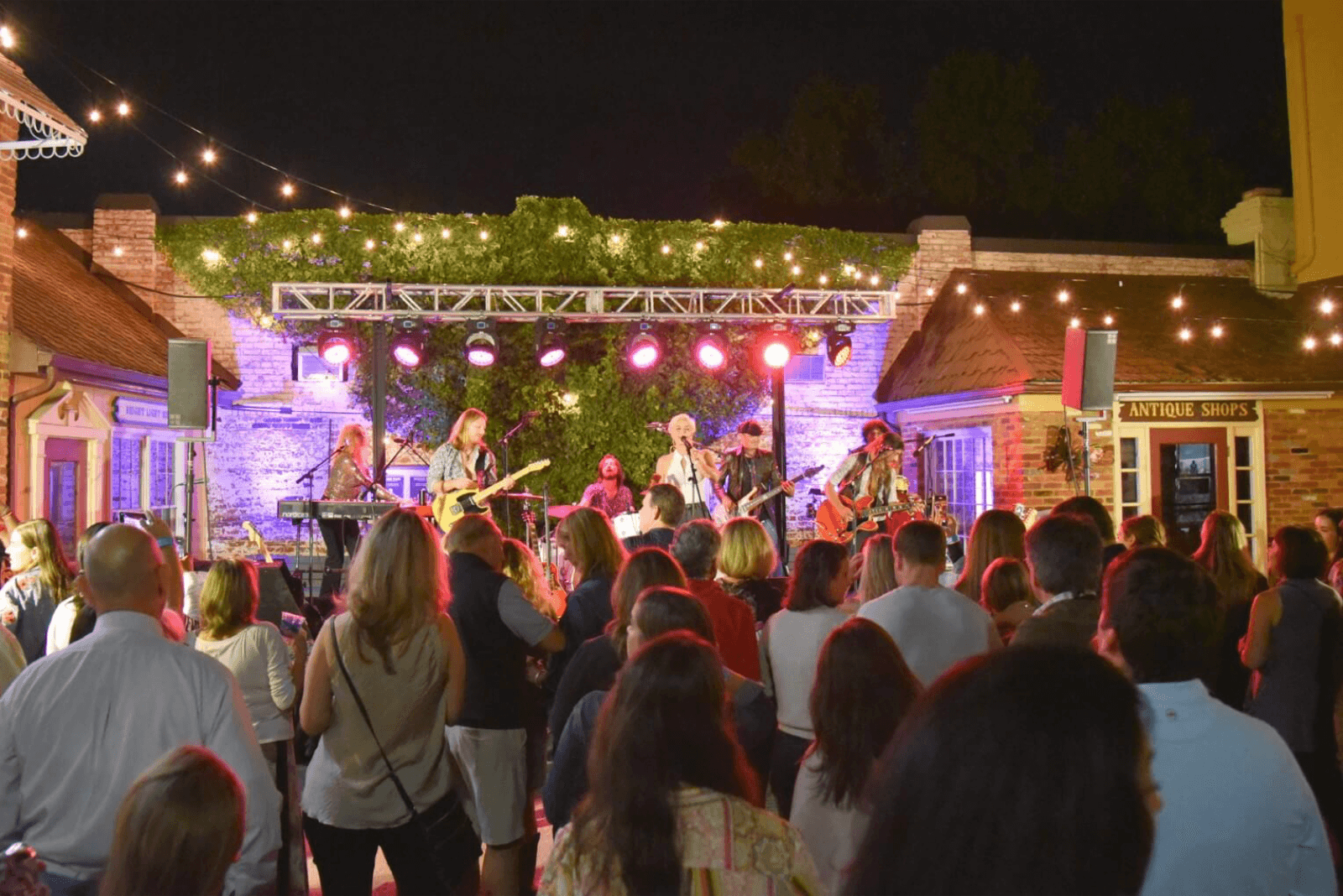 Maggie Rose at GIGS Courtyard, October 2, 2021 - photo 21