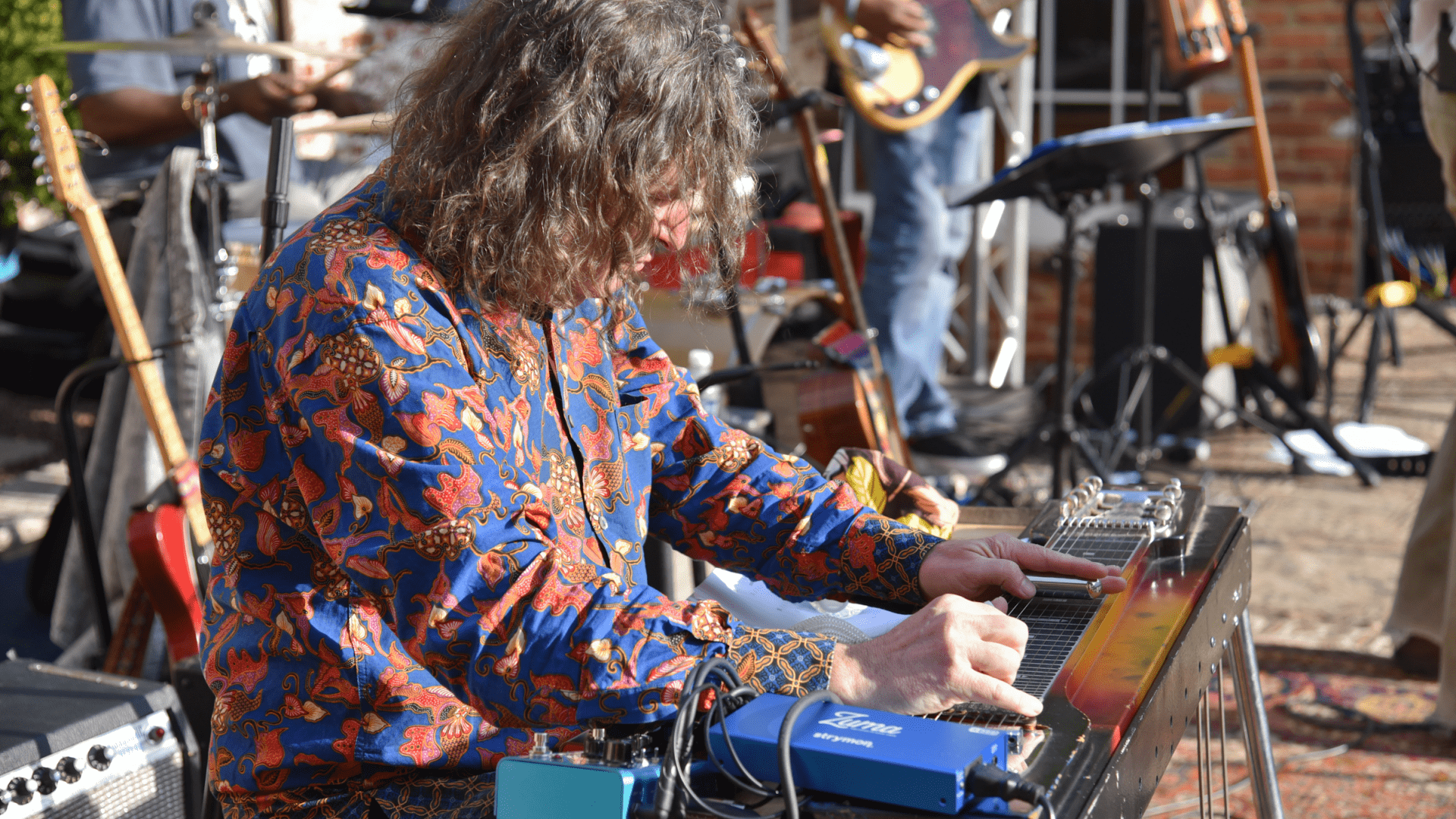 Sean Gaiser at GIGS Courtyard, April 30, 2022 - photo 12