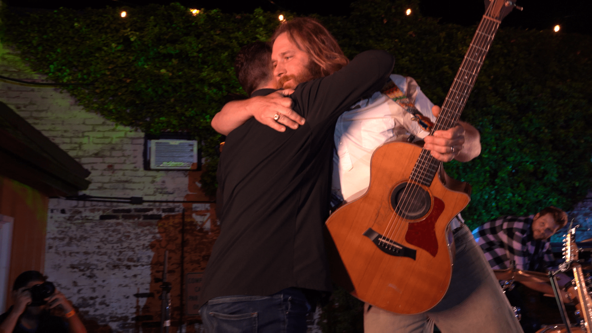 Sean Gaiser at GIGS Courtyard, April 30, 2022 - photo 13