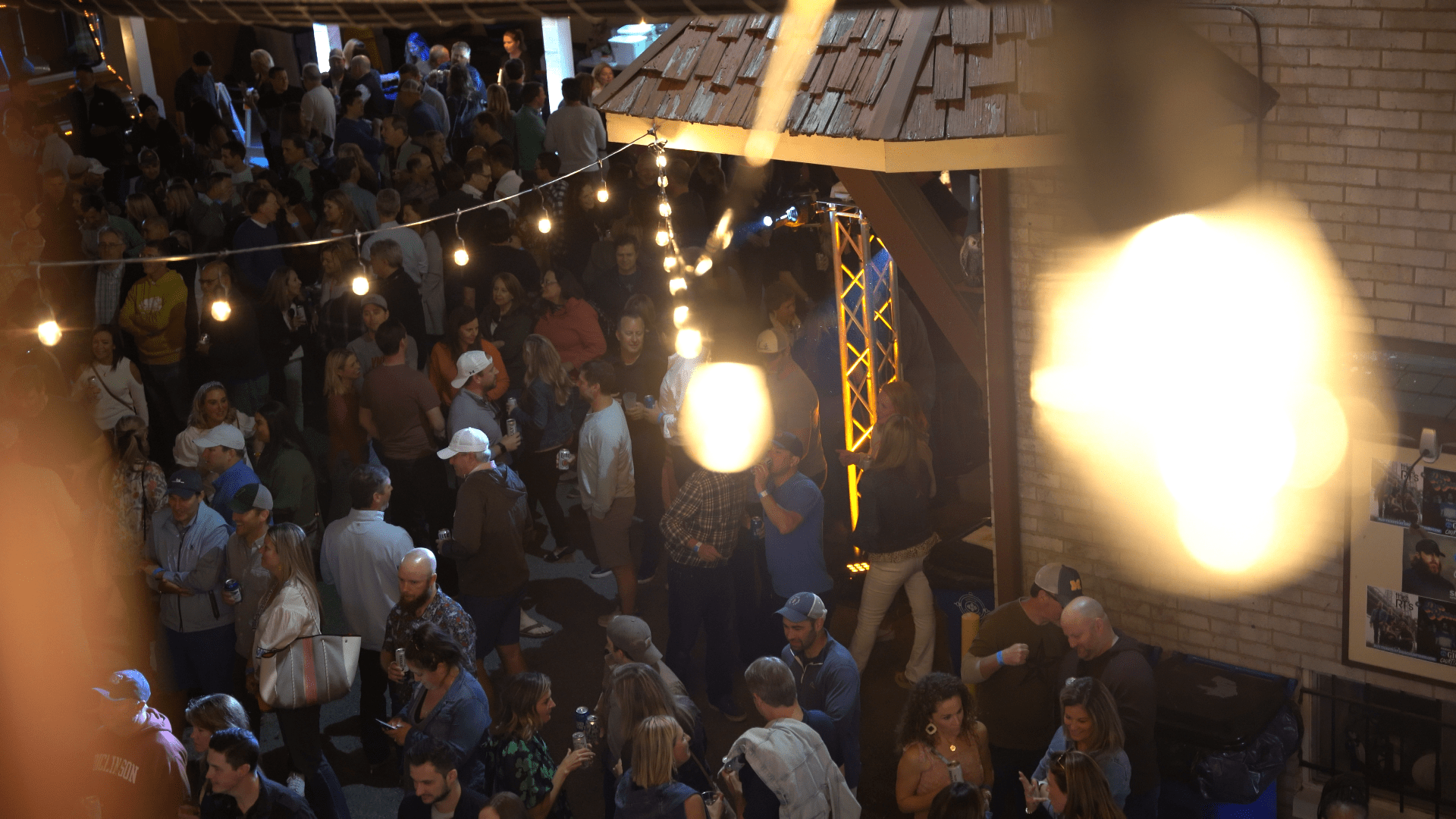Sean Gaiser at GIGS Courtyard, April 30, 2022 - photo 16