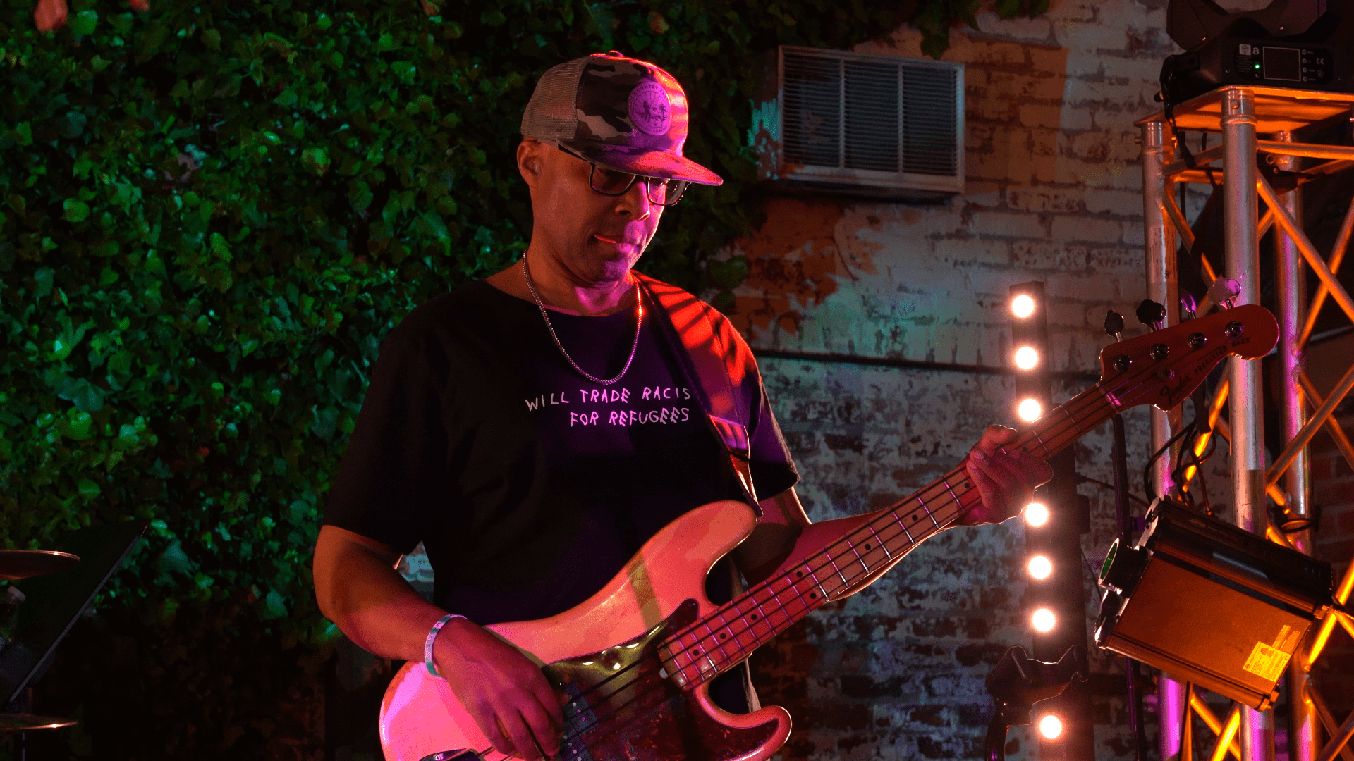 Sean Gaiser at GIGS Courtyard, April 30, 2022 - photo 21