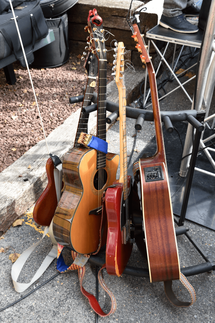 Sean Gaiser at GIGS Courtyard, April 30, 2022 - photo 10
