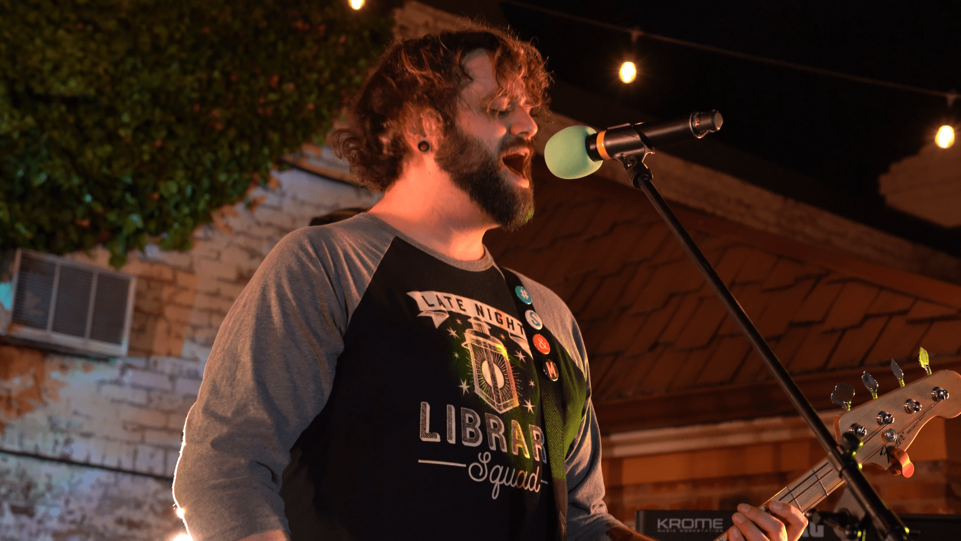 Sean Gaiser at GIGS Courtyard, April 30, 2022 - photo 6