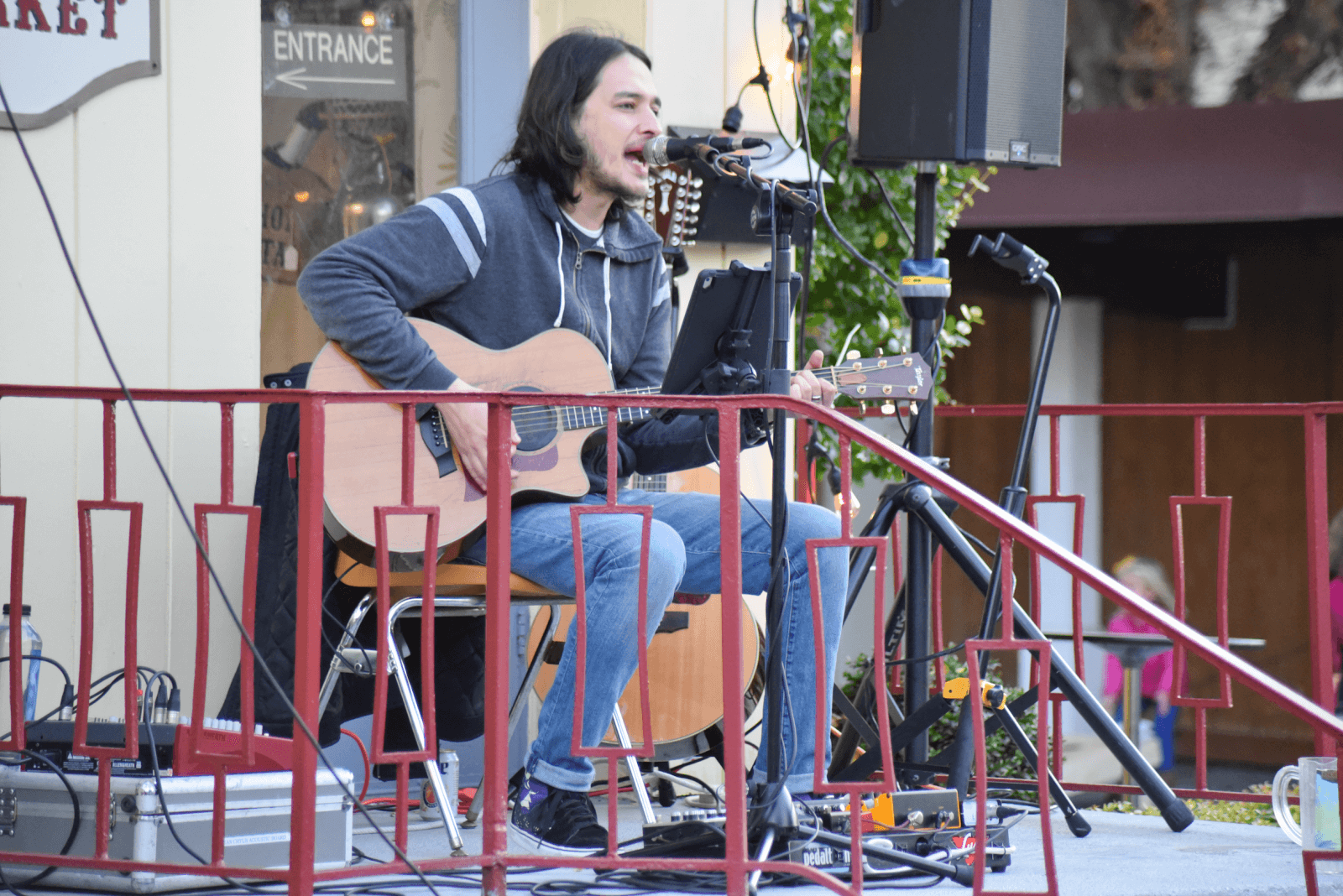 Sean Chyun at GIGS Courtyard, October 8, 2022 - photo 7