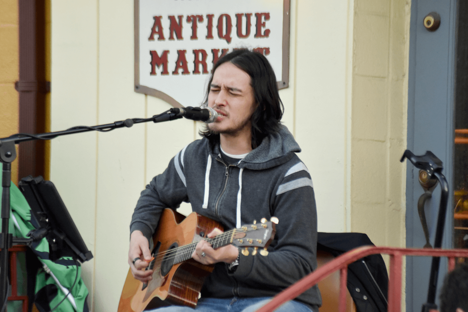 Sean Chyun at GIGS Courtyard, October 8, 2022 - photo 8