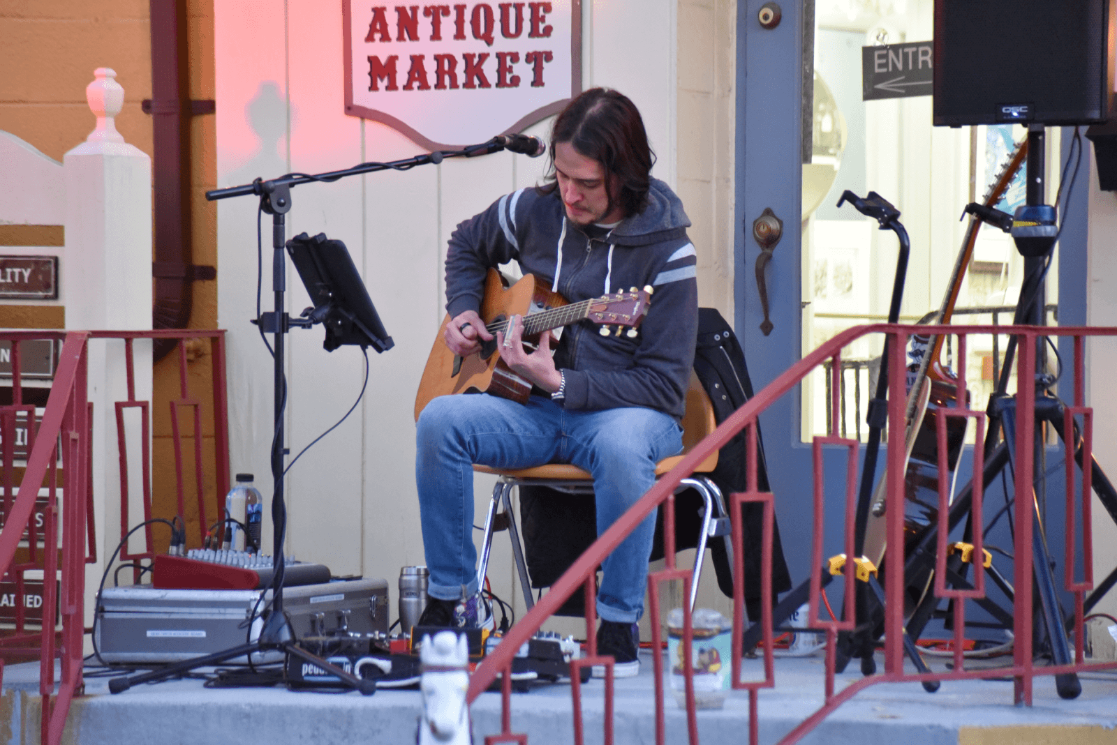 Sean Chyun at GIGS Courtyard, October 8, 2022 - photo 9