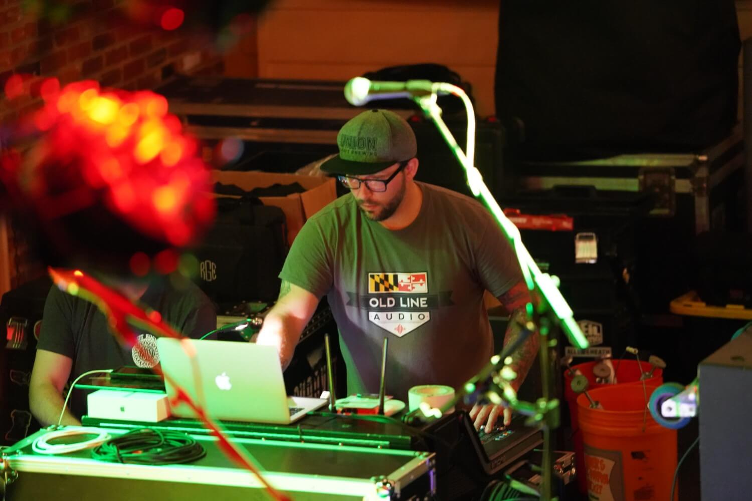 Sean Gaiser at GIGS Courtyard, November 12, 2022 - photo 13