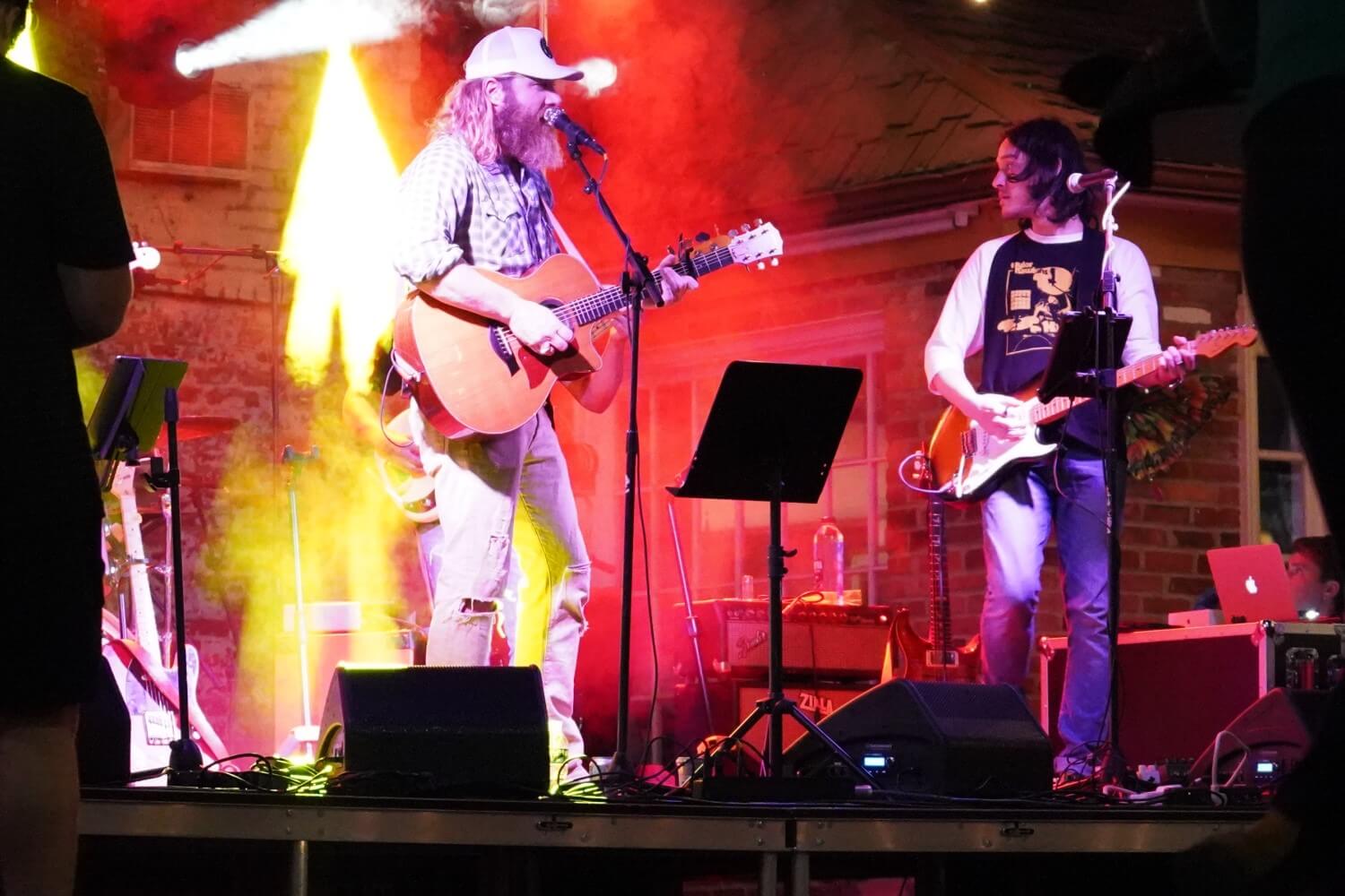 Sean Gaiser at GIGS Courtyard, November 12, 2022 - photo 14
