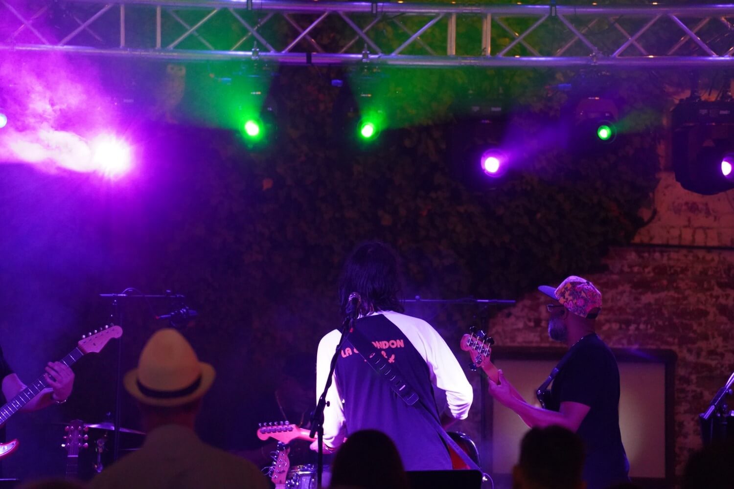 Sean Gaiser at GIGS Courtyard, November 12, 2022 - photo 22