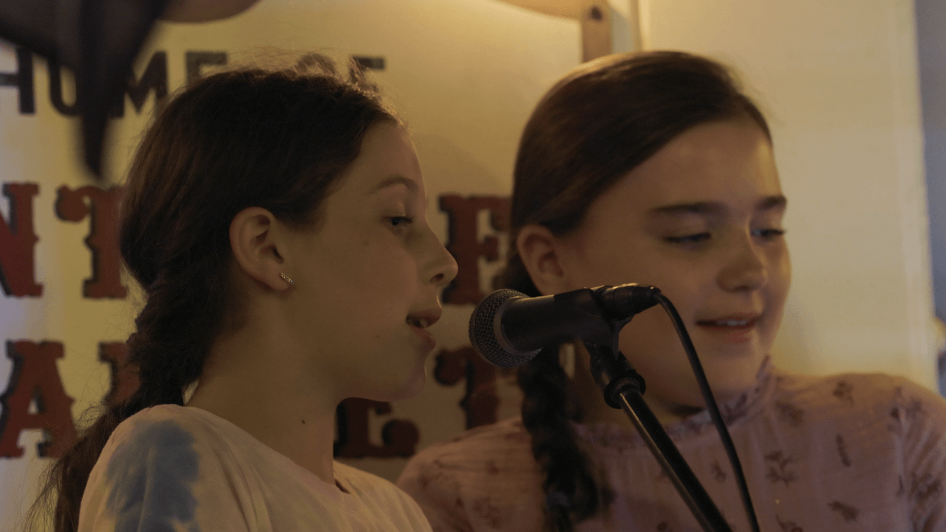 Taylor Carson at GIGS Courtyard, September 17, 2022 - photo 15