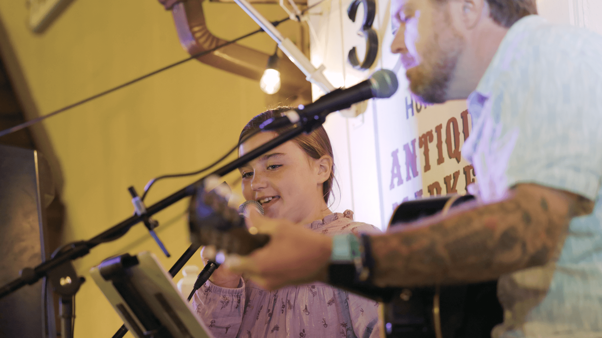 Taylor Carson at GIGS Courtyard, September 17, 2022 - photo 9