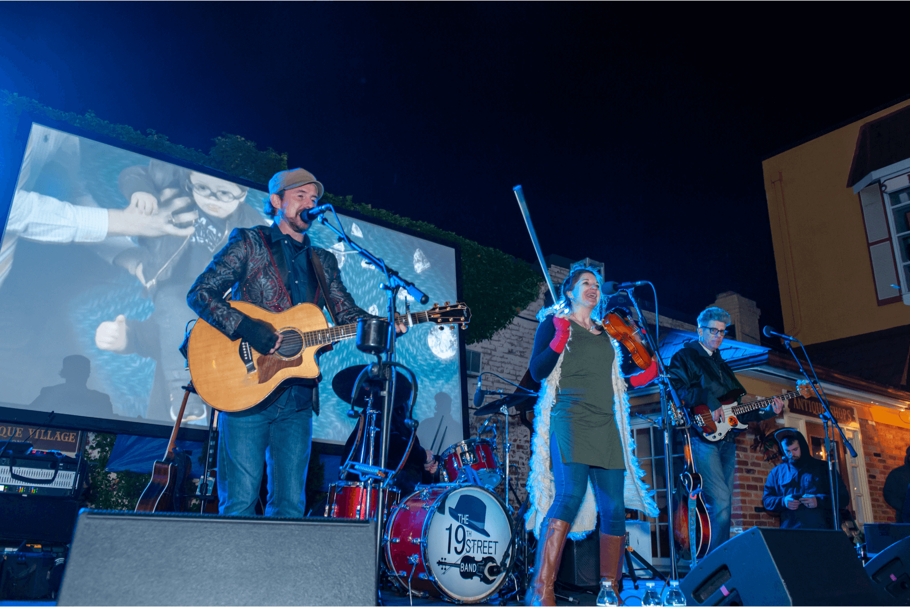 Tribute 21 at GIGS Courtyard, November 13, 2021 - photo 15