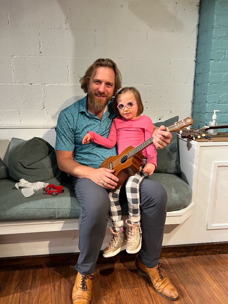 Electric guitar duo in the Clubhouse